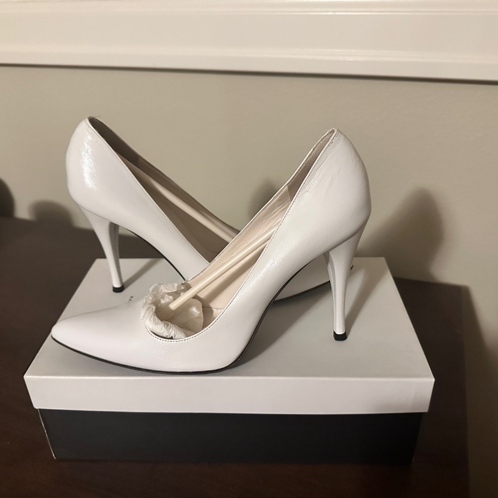 New Marc Jacobs Elegant Leather White Stiletto Heels Made in Italy Size 7.5